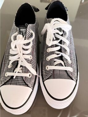 Converse Plaid Low Top Sneakers - Black & White Plaid size 9